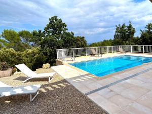 Villas Plush Villa in Le Cannet des Maures with Private Pool : photos des chambres