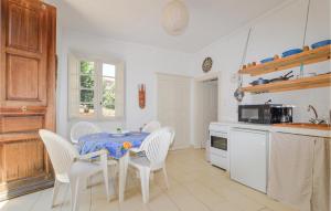 Appartements Nice Apartment In Ghisoni With 1 Bedrooms : photos des chambres