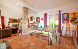 Maisons de vacances Beautiful Home In Brando With Outdoor Swimming Pool, Wifi And 4 Bedrooms : photos des chambres