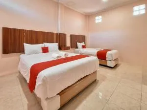 RedDoorz Syariah near Pasar Raya Padang - Cindakir