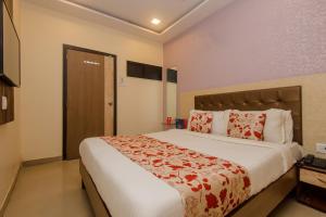 Hotel O Golden Nest Near Chhatrapati Shivaji International Airport