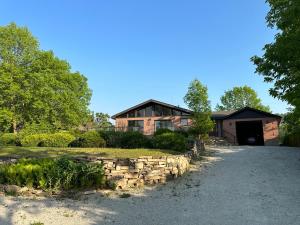 obrázek - Amazing view of 4 bedrooms, 3 bathrooms 4-season cottage