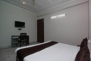 Hotel O 9075 Petals Inn
