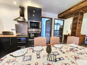 Chalet confortable 8-10 pers. près des pistes, terrasse, parking privé - FR-1-267-266