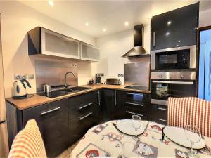 Chalet confortable 8-10 pers. près des pistes, terrasse, parking privé - FR-1-267-266