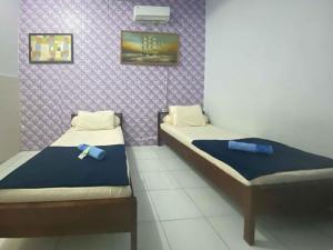 Guest House Hj Muriyah Syariah Slawi Mitra RedDoorz