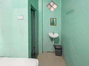 Antony Homestay near Pantai Pasir Putih Parbaba Mitra RedDoorz