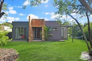 Mr & Mrs Smith - Nelson