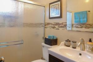 Hip Casa Beatles in downtown Gated Parking