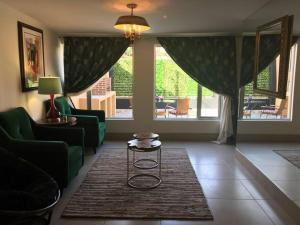 Hip Casa Beatles in downtown Gated Parking