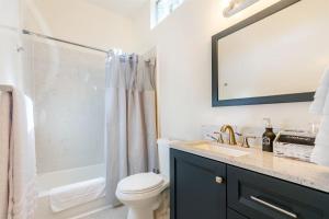 Home and Cottage in Mosswood