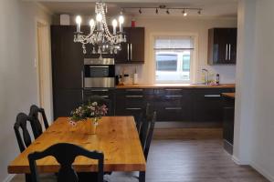 Hus med utsikt på leira . 4 sengeplasser.