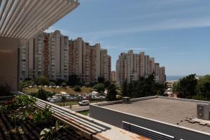 SunnyRose Apartment close to Znjan beach-free public parking