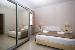 Alafouzos Studios & Apartments