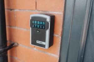 St Davids - Stylish 2 bed apartment, free parking, close to beach