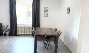Theox Apartment No 8 - 90qm mit 2 Schlafzimmern und 5 Betten - Meiderich