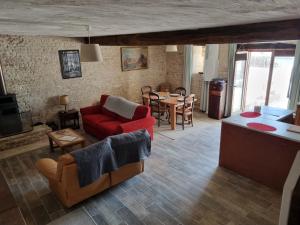 Le verger des noyer Relaxing getaway with private pool