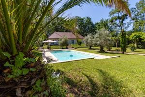Maisons de vacances La Villa Cyrano - Maison avec piscine privee : Maison 3 Chambres
