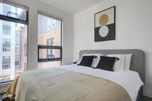 1B w WD Gym Rooftop Steps from T stop BOS-530