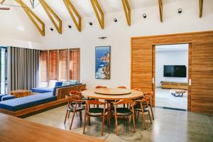 04-Biệt thự cao cấp Hồ Tràm-3BR SUPER KINGS, Hồ bơi to,BBQ, cầu ra ngắm biển