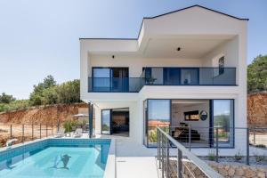 Luxury villa Verbenico Hills- amazing sea view, pool with whirpool and waterfall, beach, in famous w 
