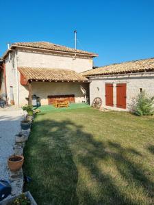 Le verger des noyer Relaxing getaway with private pool