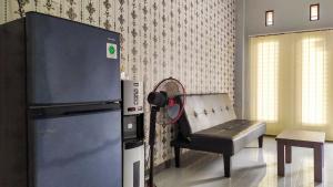 Omah Leren Mitra RedDoorz near Gembiraloka Zoo Yogyakarta