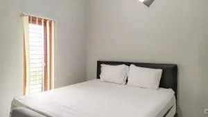 Omah Leren Mitra RedDoorz near Gembiraloka Zoo Yogyakarta - Timuran