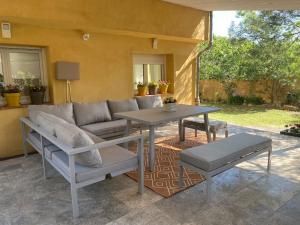 Maisons de vacances Villa avec Piscine au calme : photos des chambres