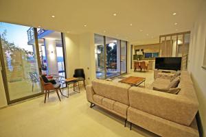 Villa With a Private Heated Pool, Jacuzzi, Overlooking Spectacular Views Of The Sea