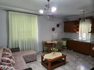 Cosy guest house - Gjashtë