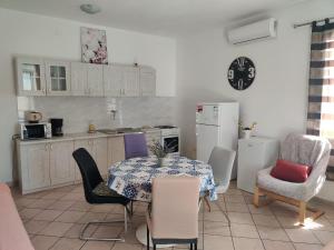 Apartments Pula with private parking Self Check In