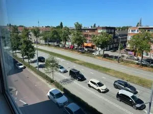 Sunny and spacious apartment - Rhoon