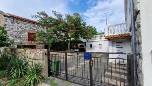 Lukari Vacation Home - Drivenik