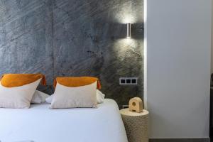 Housing Muelle Uno by SharingCo