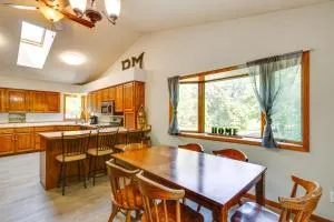 2 Mi to Cedar Lake Quiet Home with Fire Pit and Deck - Le Center