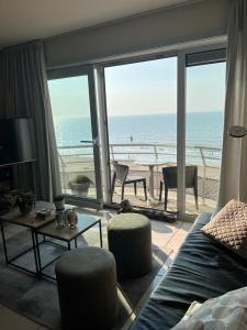 Appartement met zeezicht, zwembad & garage