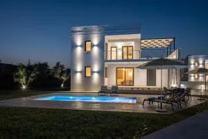 Zenith White Elegant Villa 1 - Kalpaki