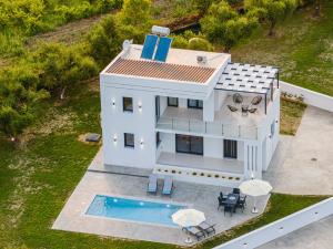Zenith White Elegant Villa 1