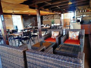 FLY INN Madagascar HOTEL - Navette GRATUITE H24 - à 300m de lAéroport International Ivato-Antananarivo