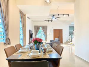 AI Home - 5BR - Landed House 14 Pax - BBQ - 7 min to Jonker Street