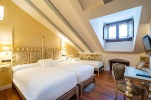 Double Room with Extra Bed room in YIT La Casona del Arco