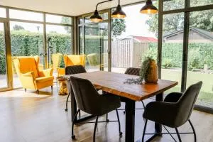 Vakantiewoning op steenworp afstand van strand en havens - 耶尔瑟克