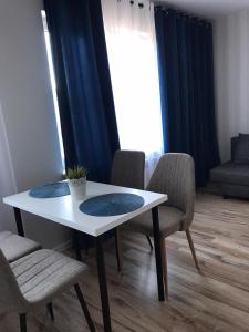 SKY BLUE LOQUS Studia i Apartmenty