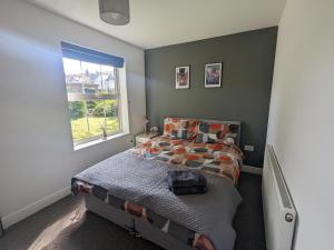 Superb Modern Apartment, FREE Secure Parking!