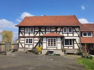 Historischer Hof, einladend für Mensch und Tier. - Schenklengsfeld