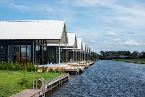 4 to 6 persons waterfront villa