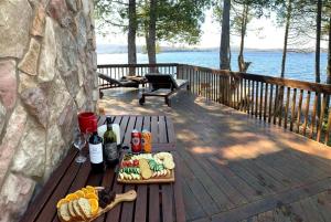 Algonquin Island Luxe Cottage at the edge of the Park
