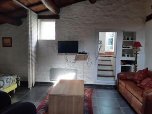 Mas des Collines Gîte avec Vue Montagnes & piscine