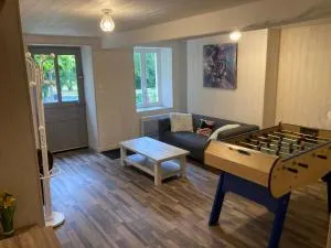 Guédelon Gîte Moulin gros bois Linge fourni - 特雷尼